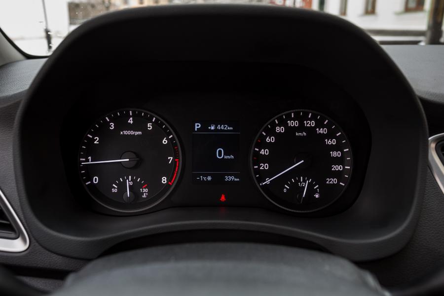 Панель приборов Hyundai Solaris (HCR) 2017 года  (фото 7 из 33)